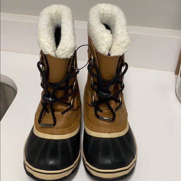 Kids waterproof Sorel boots. US size 2 - Picture 4 of 9
